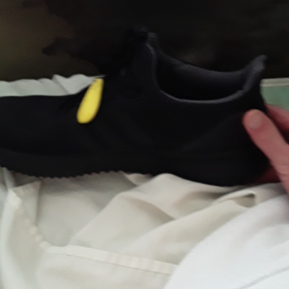 Black Adidas cloudfoams - Picture 1 of 2